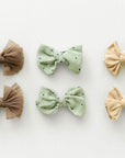 2PK BABY BLOOM CLIPS: gauze sage/black dot