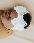 TRIMMED CLASSIC KNOT: white lace-Baby Bling Bows