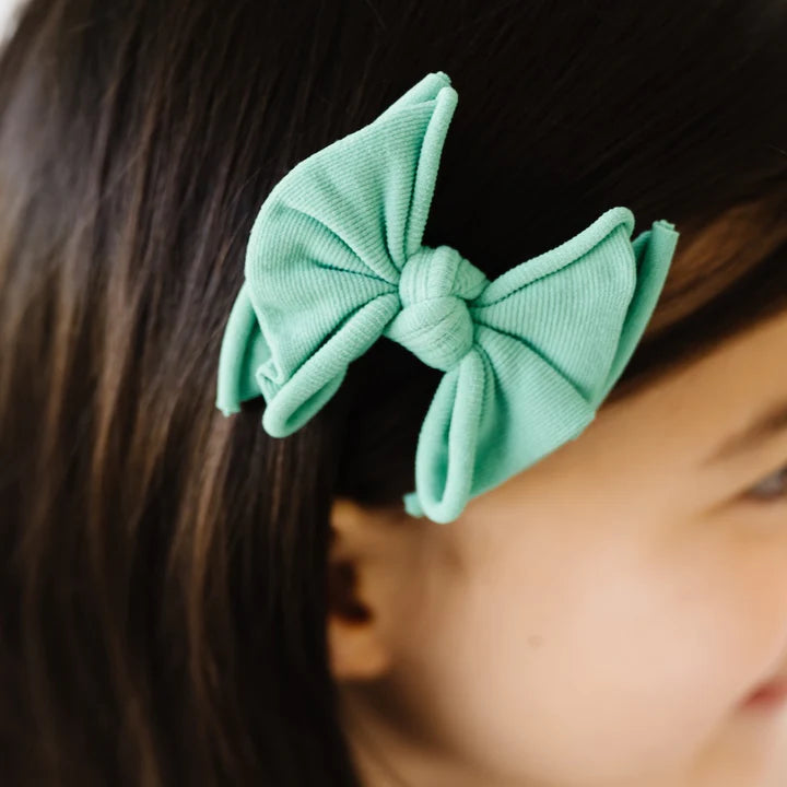 Explore the best bow hair clips for baby girls on Baby Bling Bows