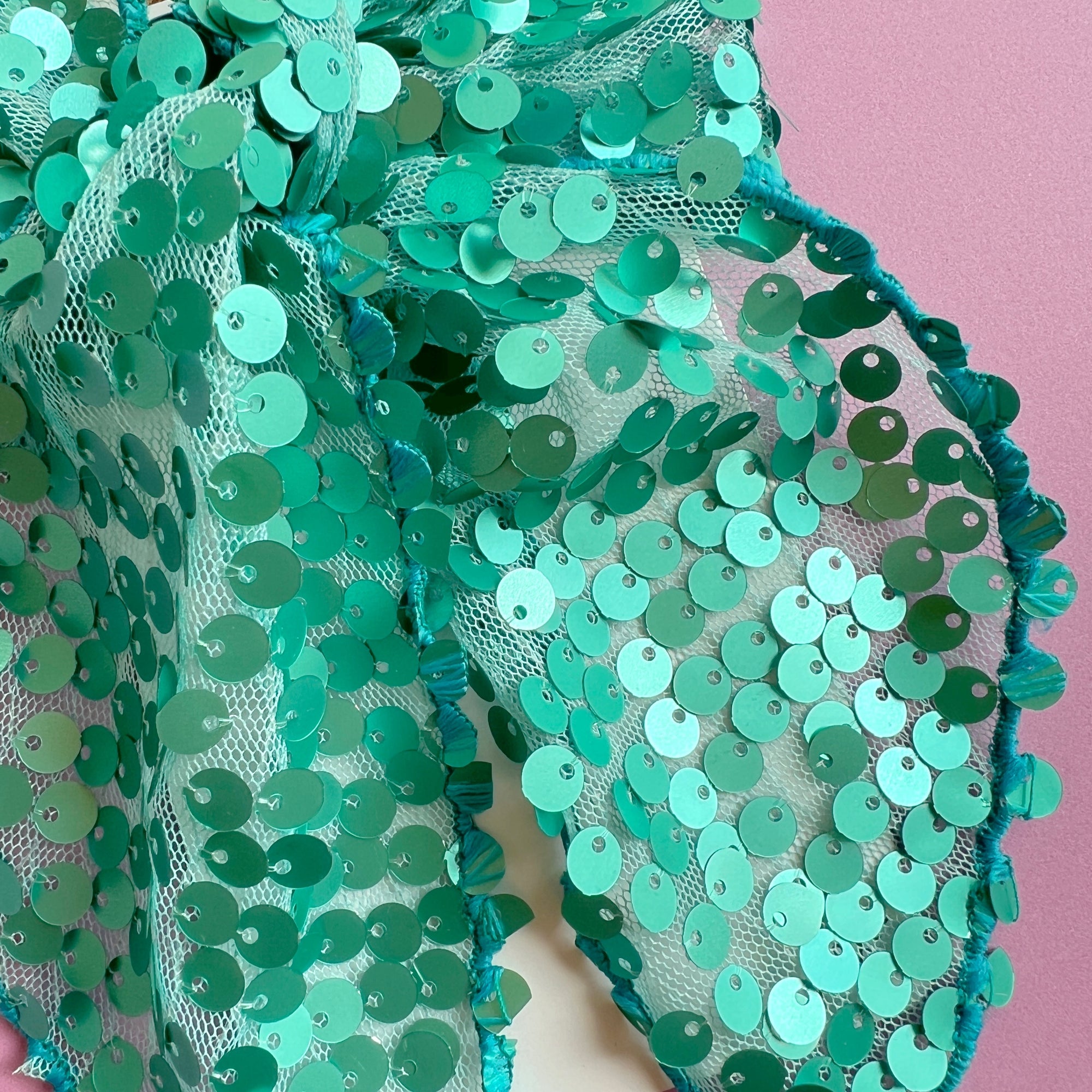 POINTED BIG BELLE CLIP: teal scales