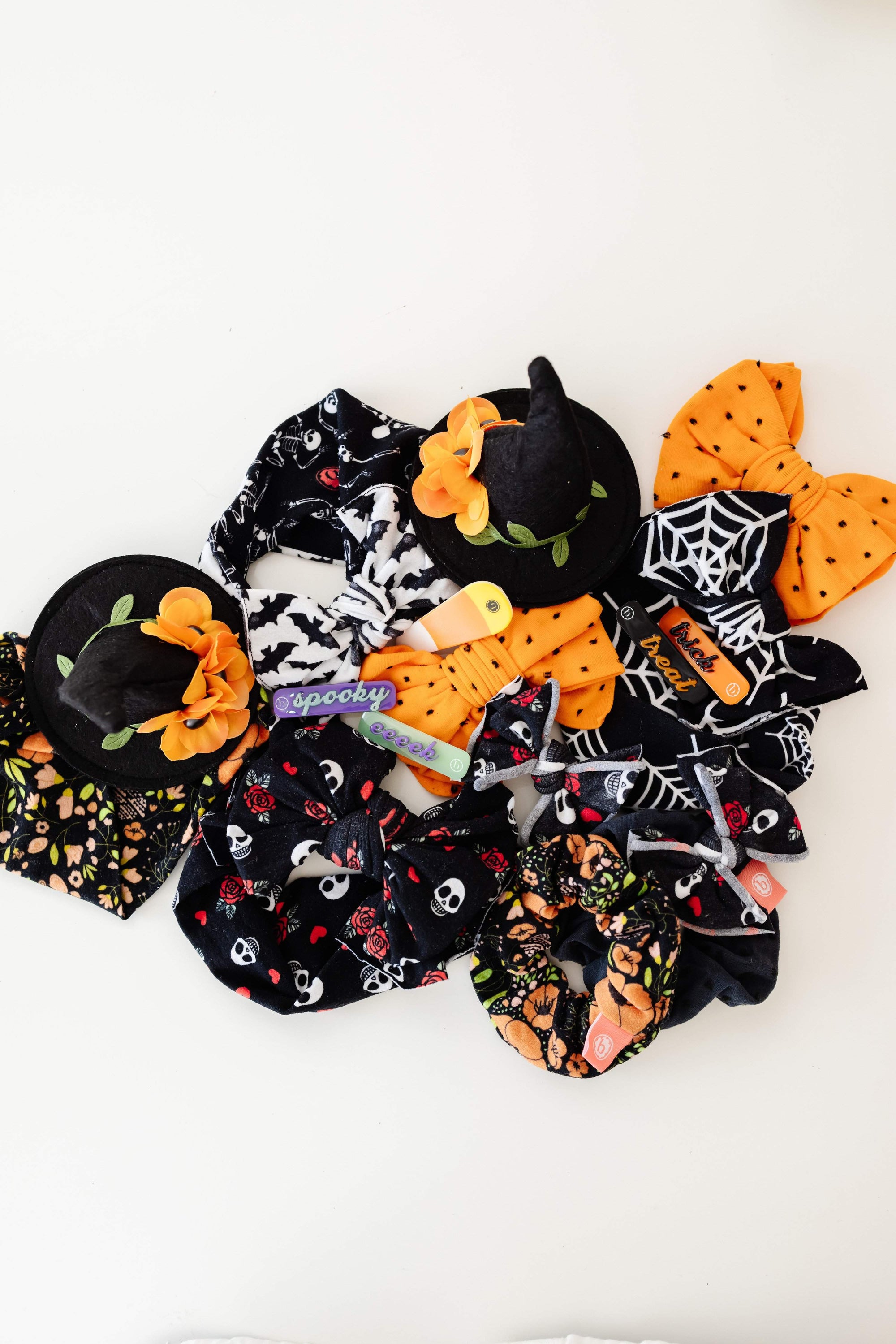 PATTERNED SHABBY KNOT: orange black dot-Baby Bling Bows