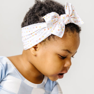 PATTERNED SHABBY KNOT: white rainbow dot