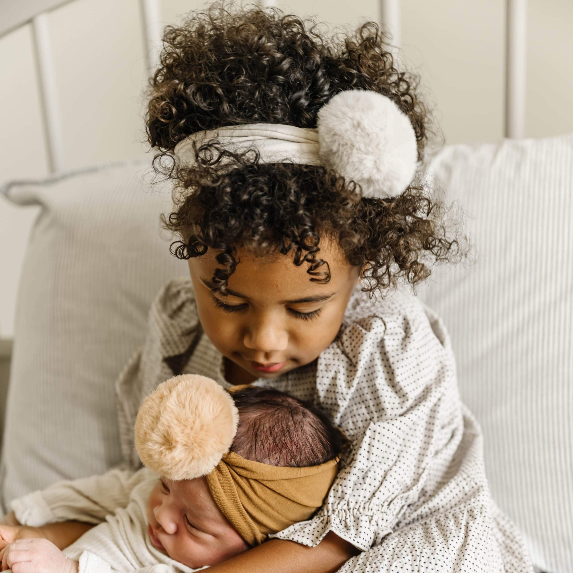LUXE FUR POM: oatmeal-Baby Bling Bows