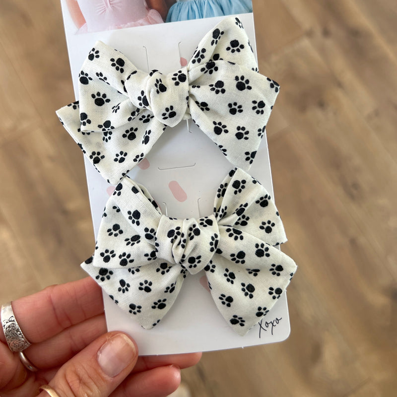 2PK BABY BLOOM CLIPS: paw prints