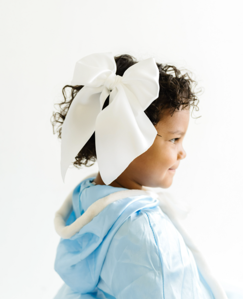 SATIN BIG BELLE CLIP: white