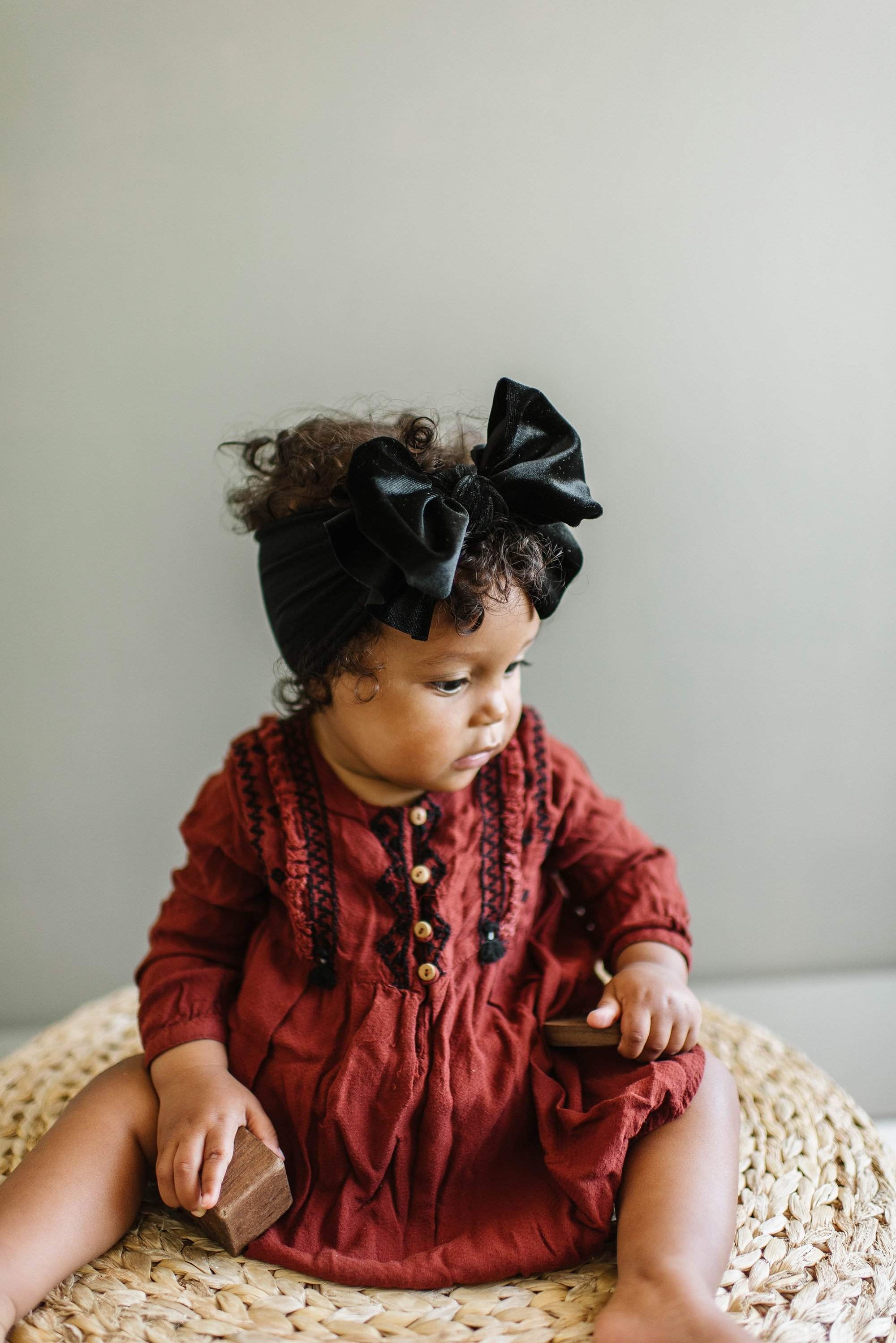 Soft Velvet Nylon Fab-bow-lous Headband One Size: black-Baby Bling Bows